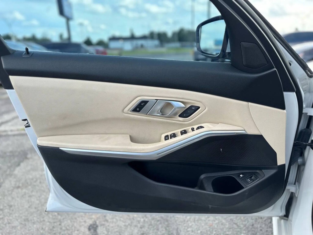 2022 BMW 3 Series Image 19