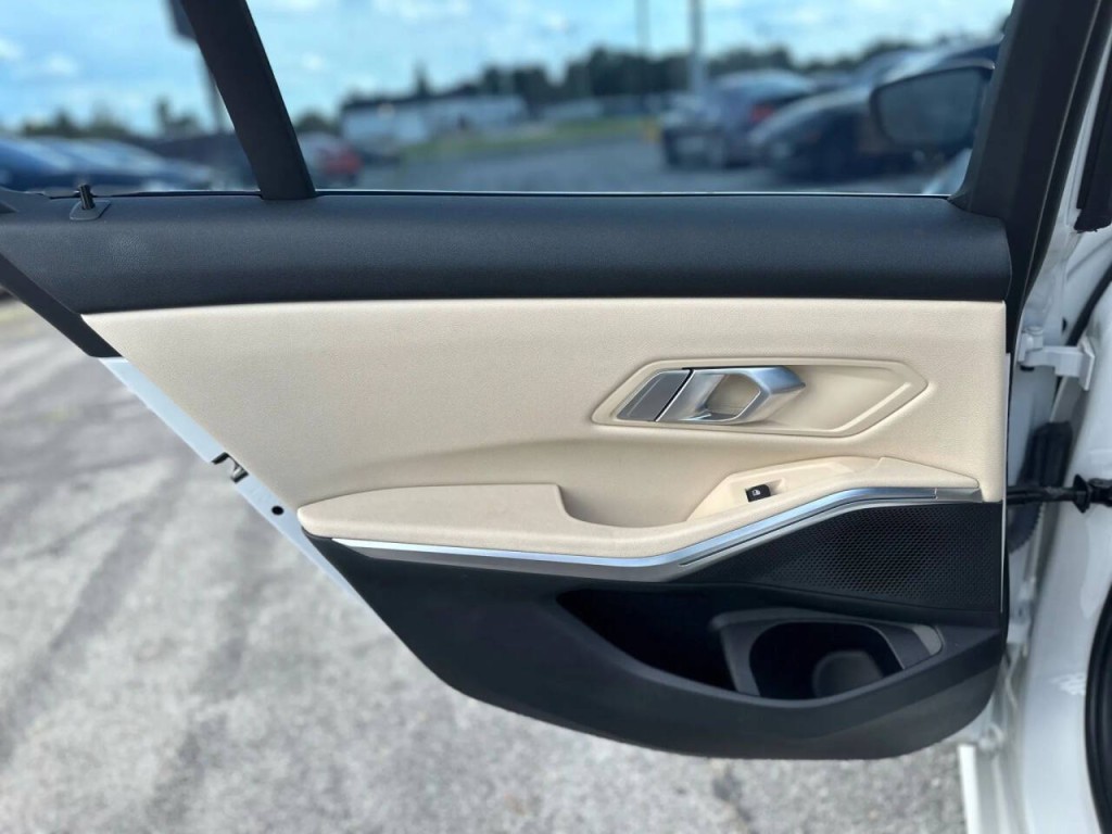 2022 BMW 3 Series Image 20