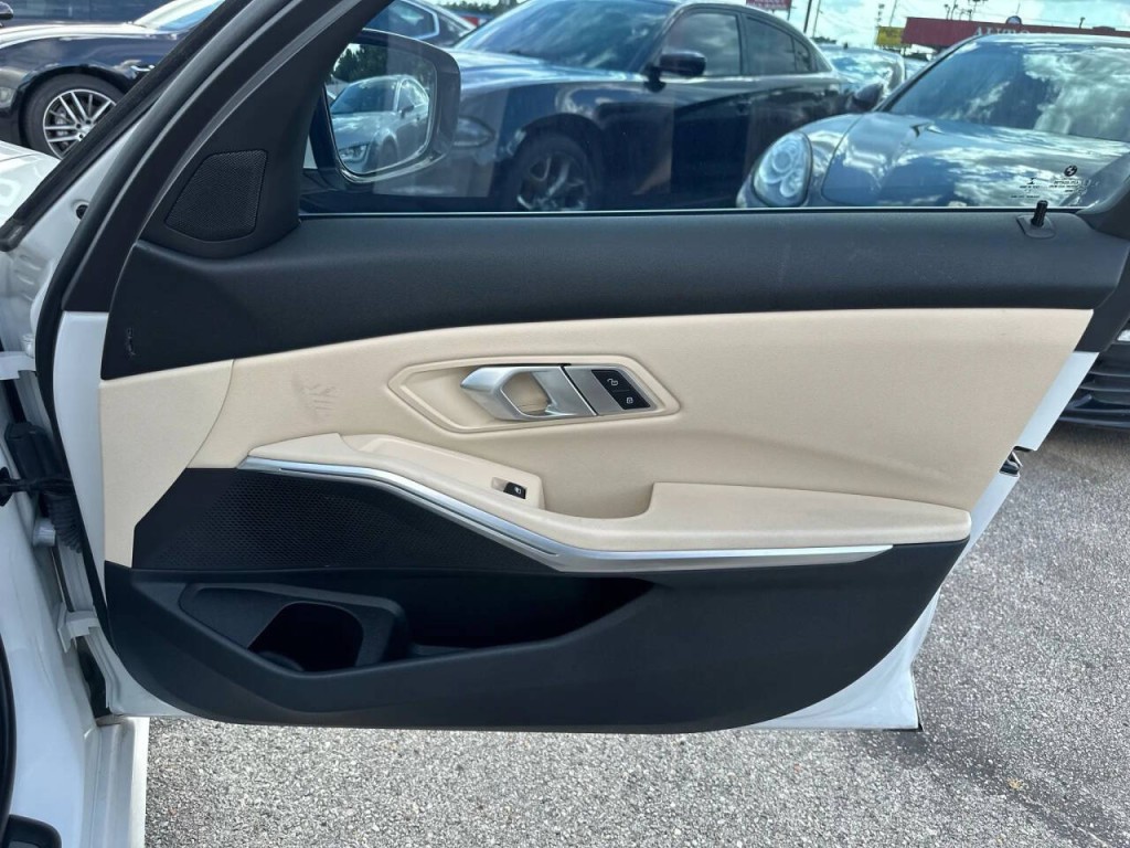 2022 BMW 3 Series Image 21