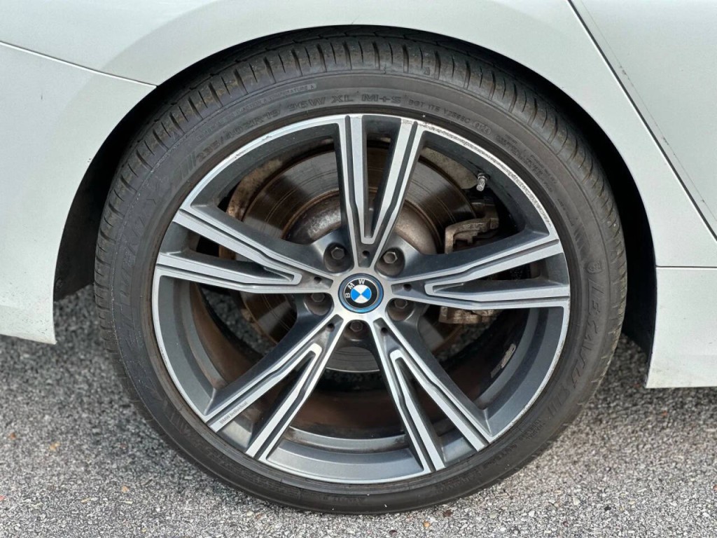 2022 BMW 3 Series Image 23