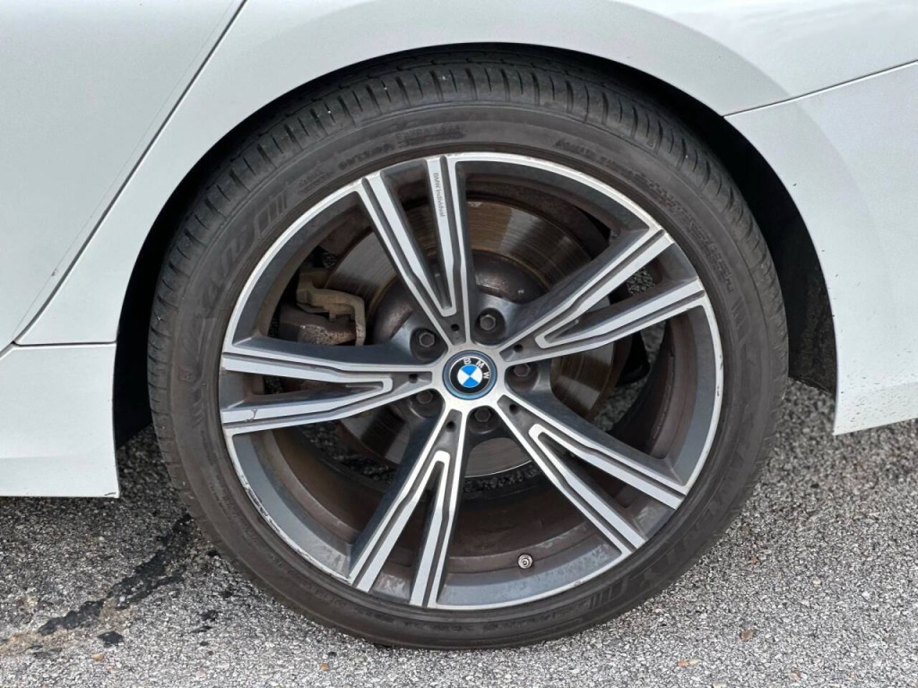 2022 BMW 3 Series Image 24
