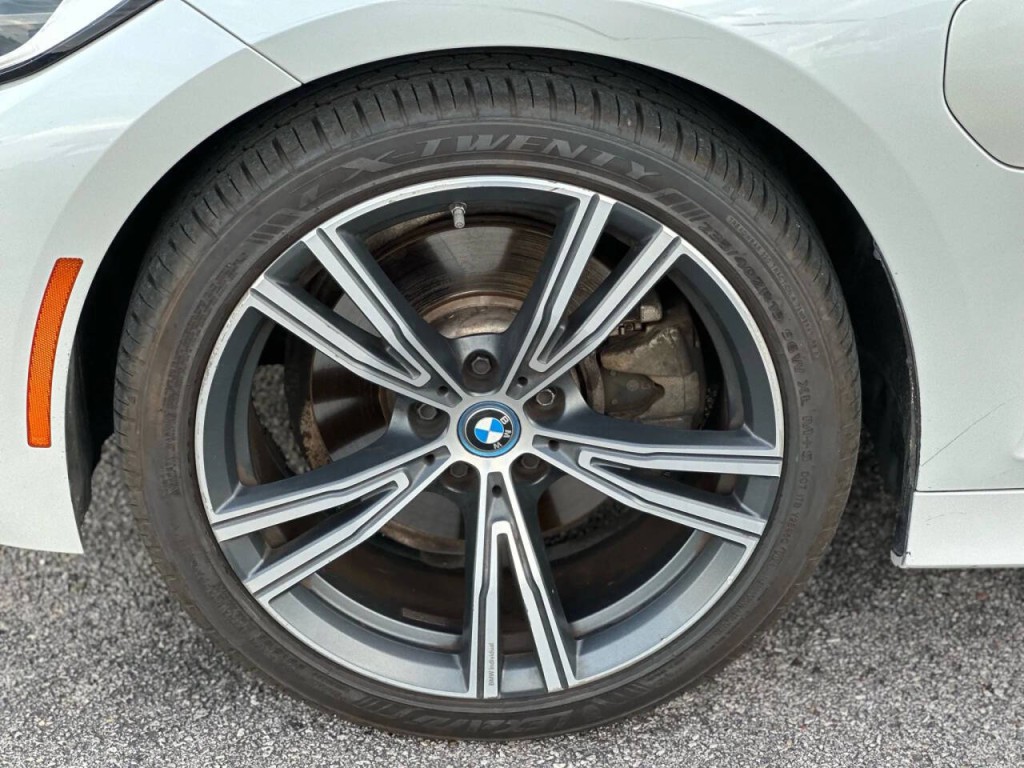 2022 BMW 3 Series Image 25