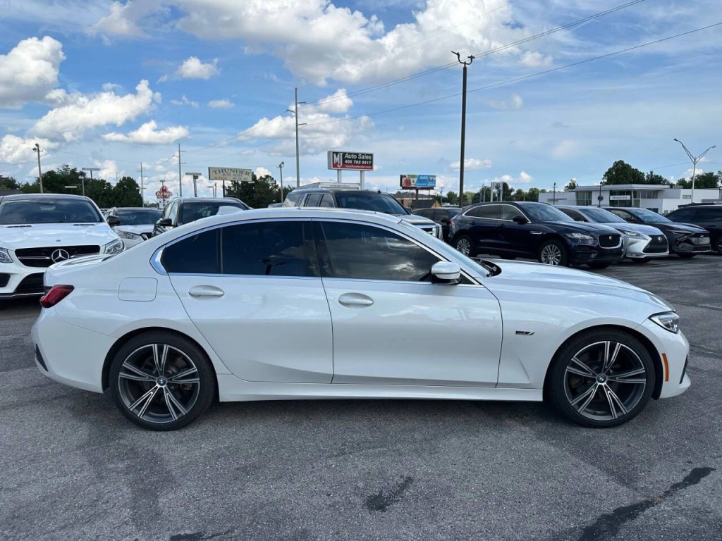 2022 BMW 3 Series Image 31