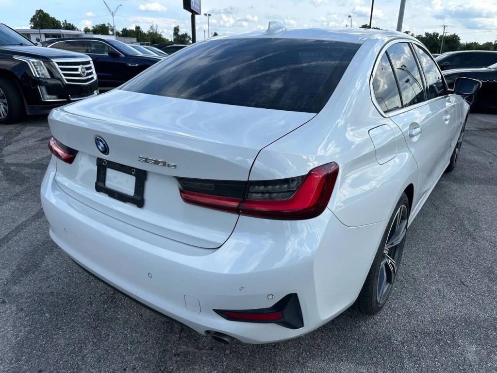 2022 BMW 3 Series Image 32