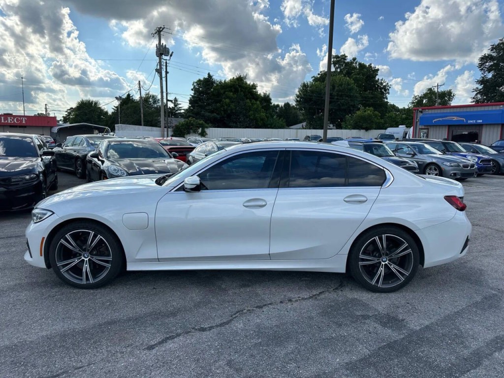 2022 BMW 3 Series Image 35