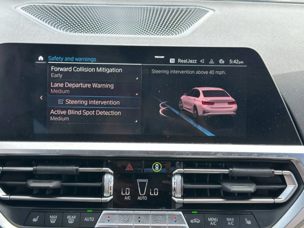 2022 BMW 3 Series Image 38