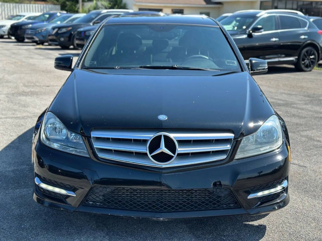 2012 Mercedes-Benz C-Class Image 3