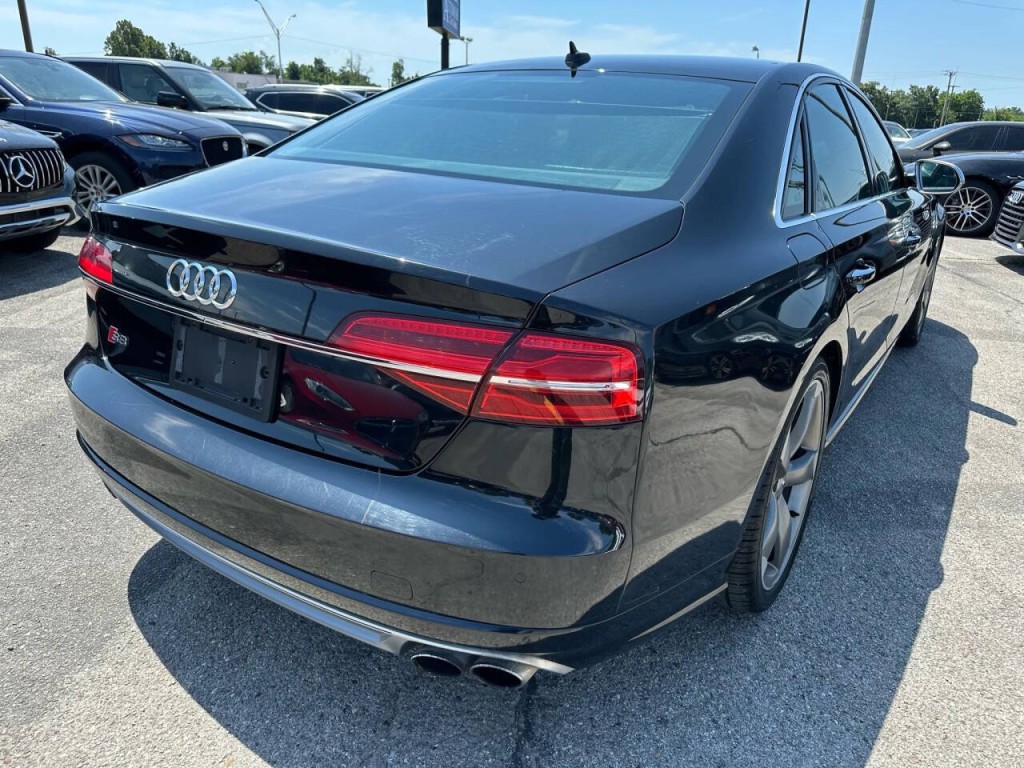 2015 Audi S8 Image 34