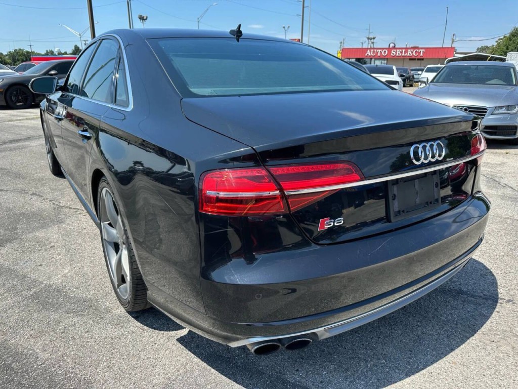 2015 Audi S8 Image 36