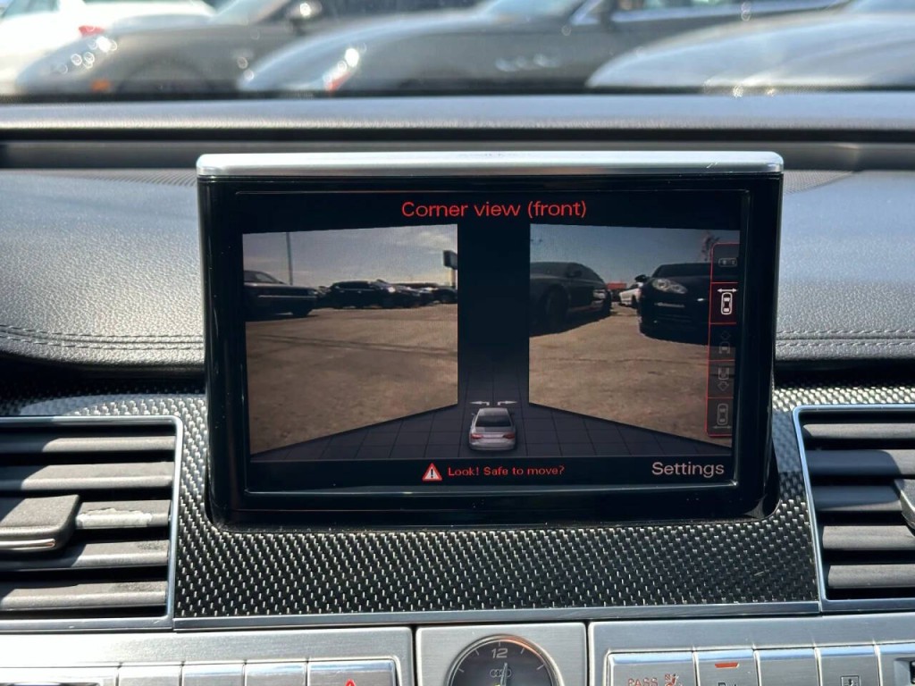 2015 Audi S8 Image 42