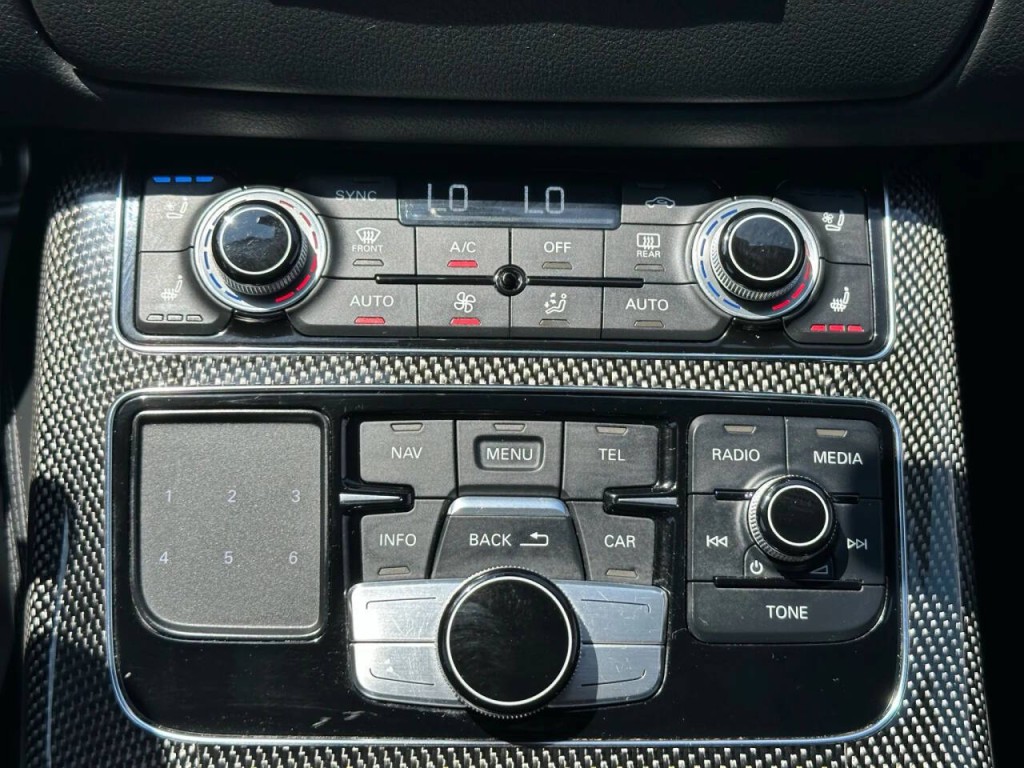 2015 Audi S8 Image 43