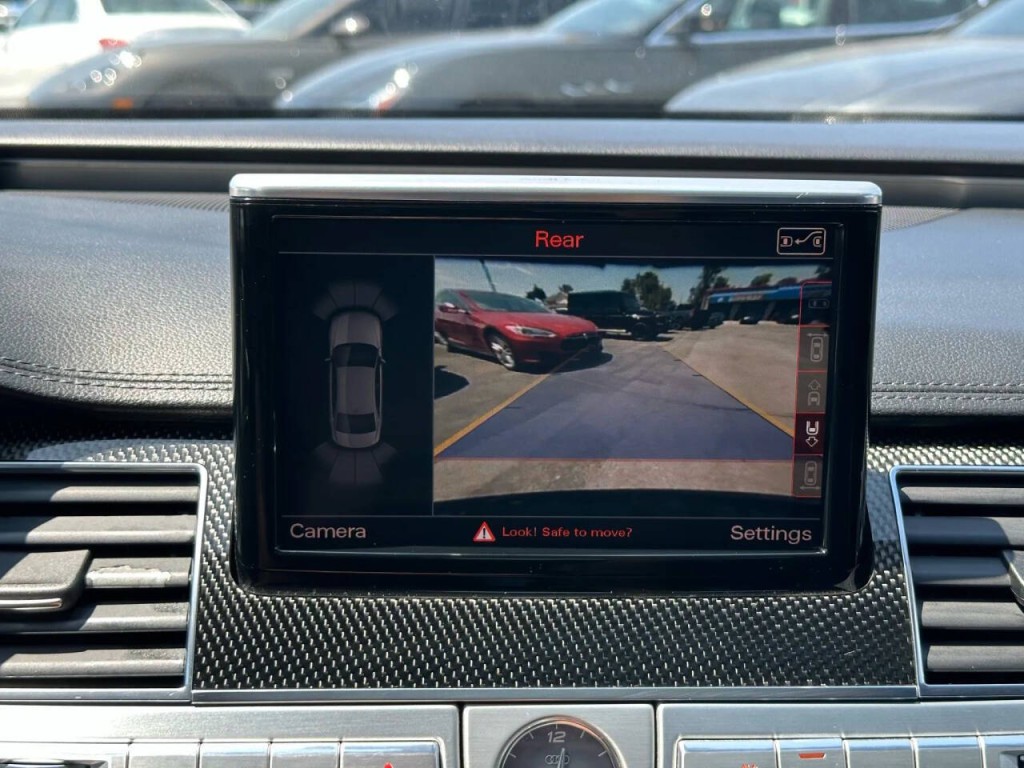 2015 Audi S8 Image 44