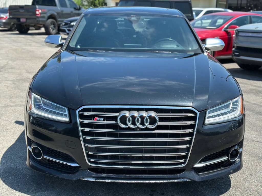 2015 Audi S8 Image 3