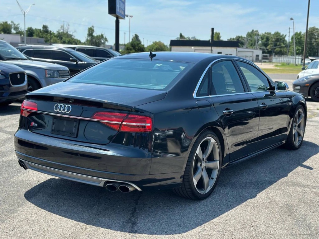 2015 Audi S8 Image 6