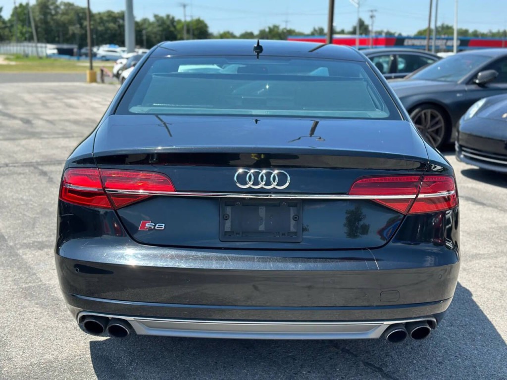 2015 Audi S8 Image 7