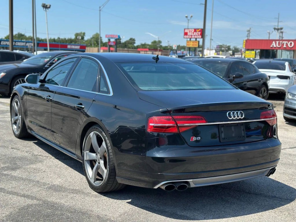 2015 Audi S8 Image 8