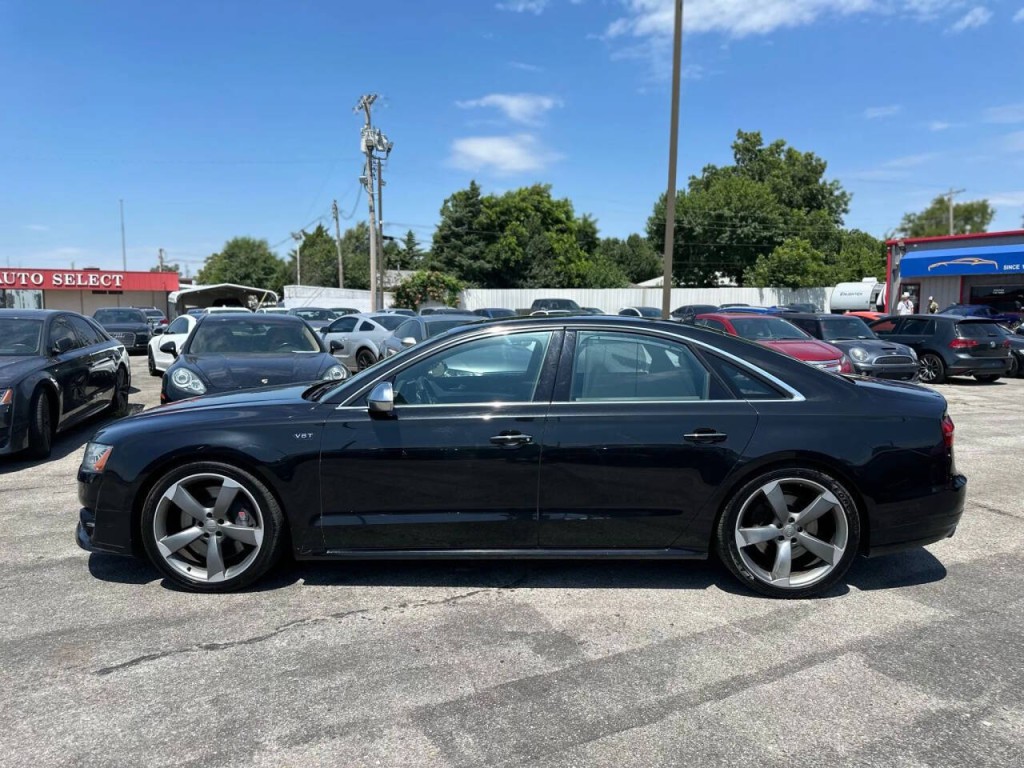 2015 Audi S8 Image 9
