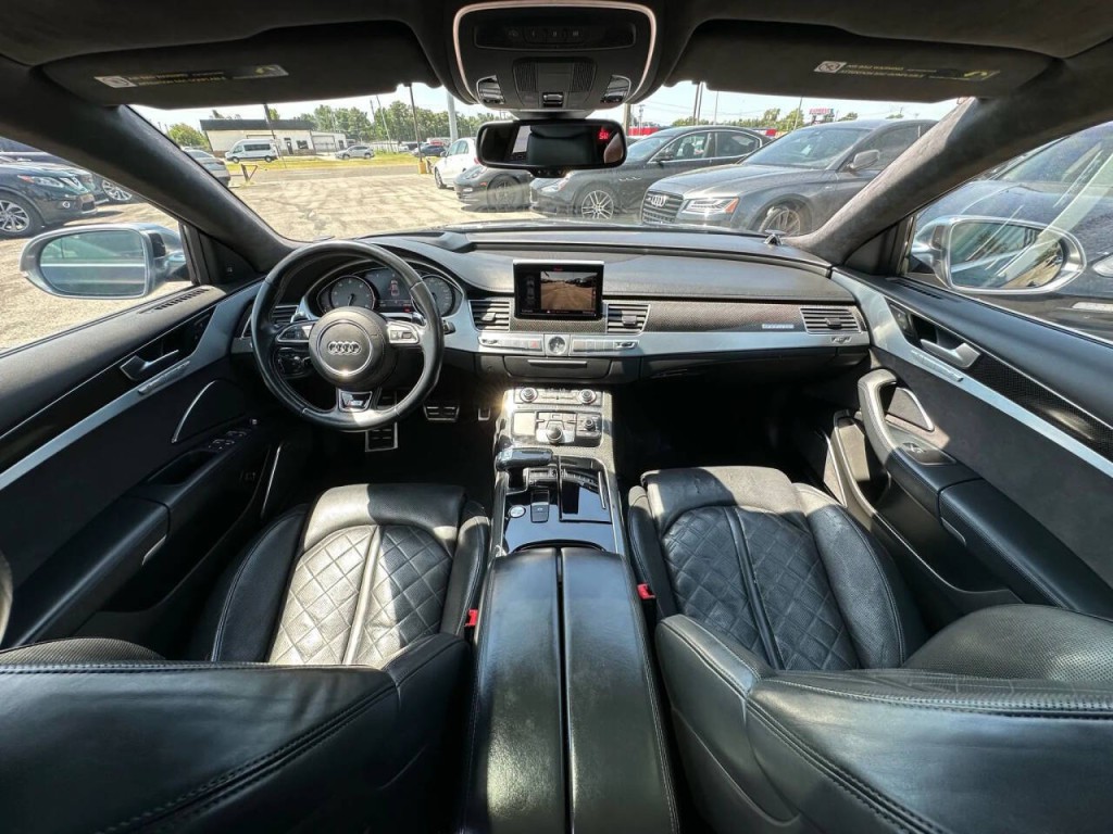 2015 Audi S8 Image 12