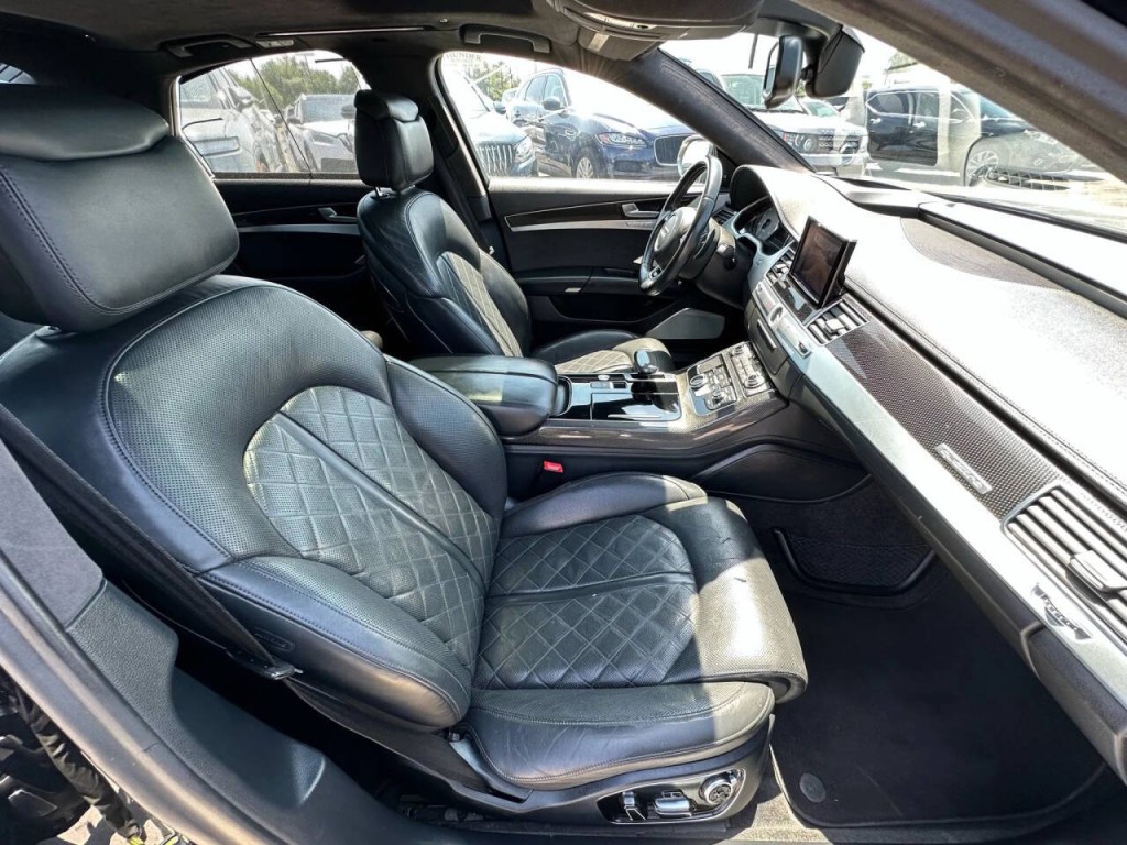 2015 Audi S8 Image 15