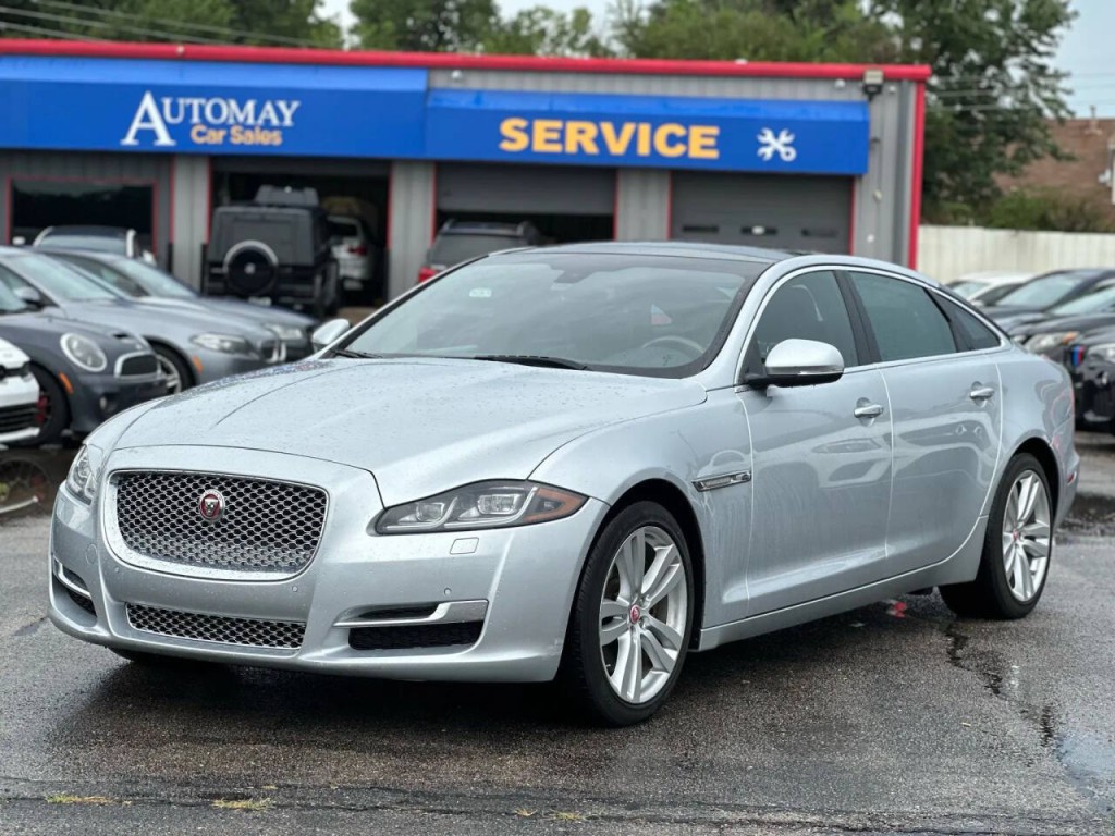 2016 Jaguar XJ Image 1