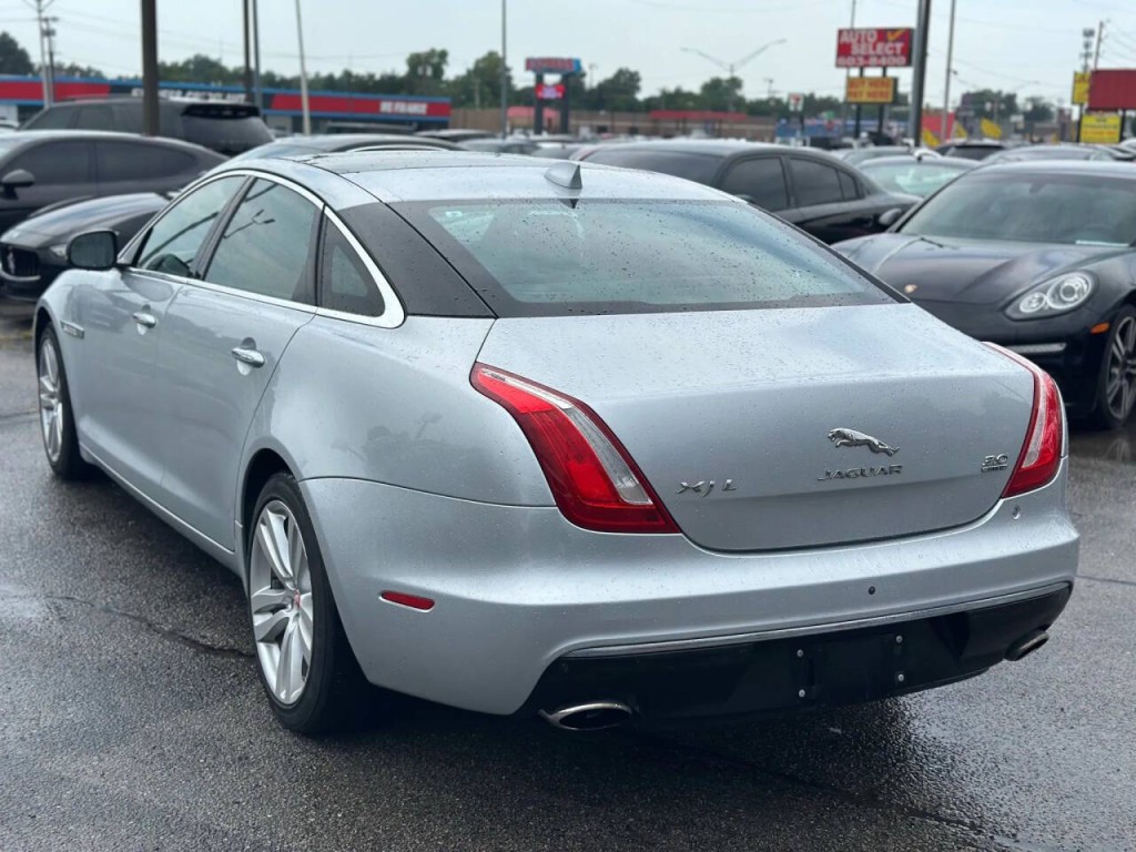 2016 Jaguar XJ Image 8
