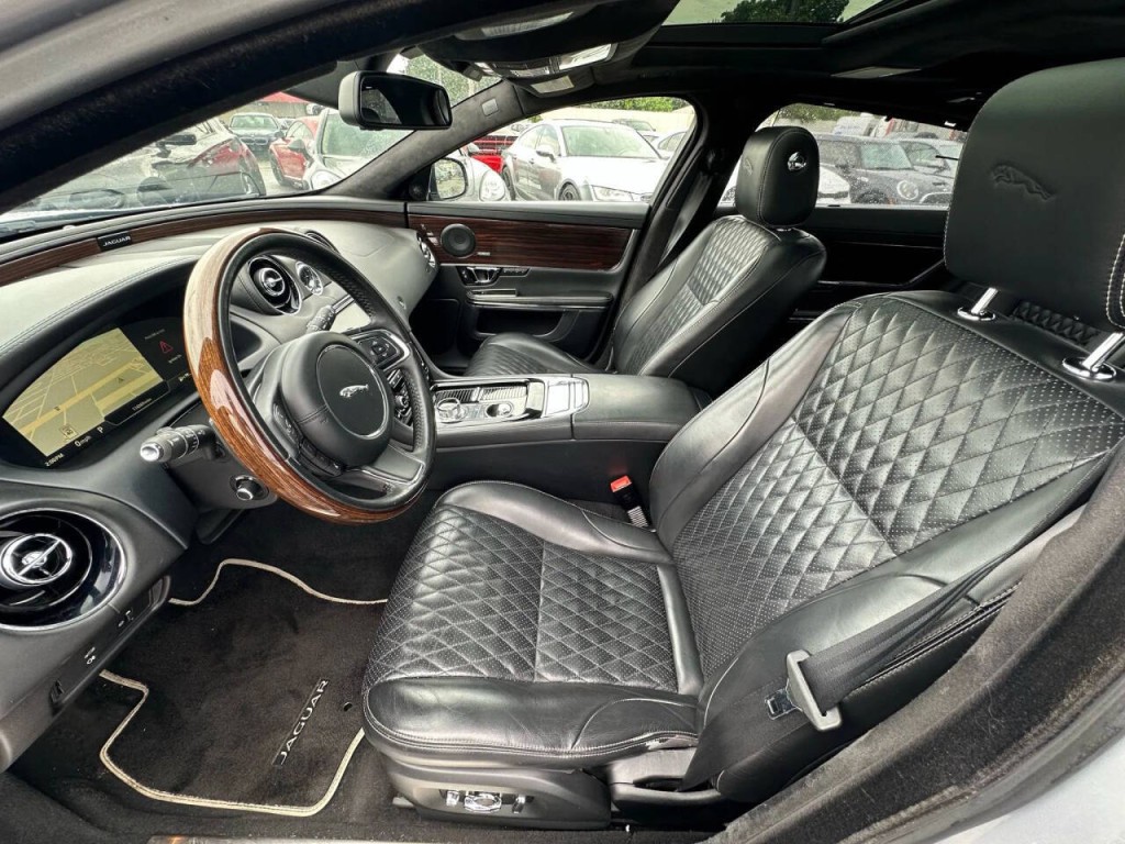 2016 Jaguar XJ Image 10