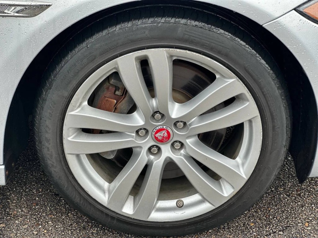 2016 Jaguar XJ Image 26