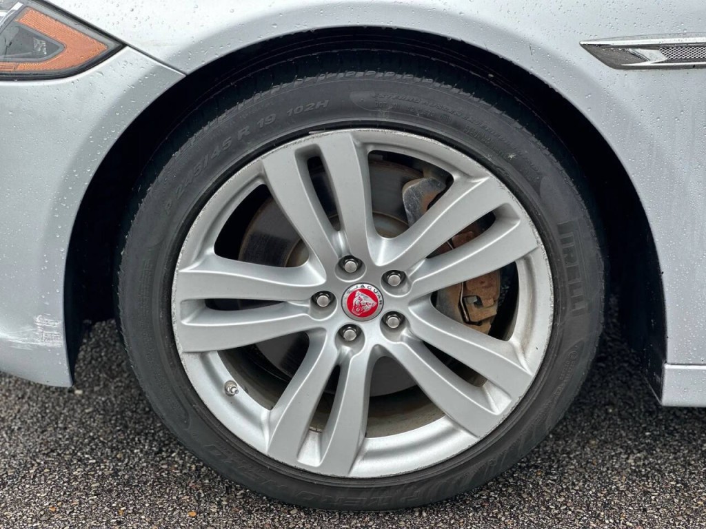 2016 Jaguar XJ Image 29