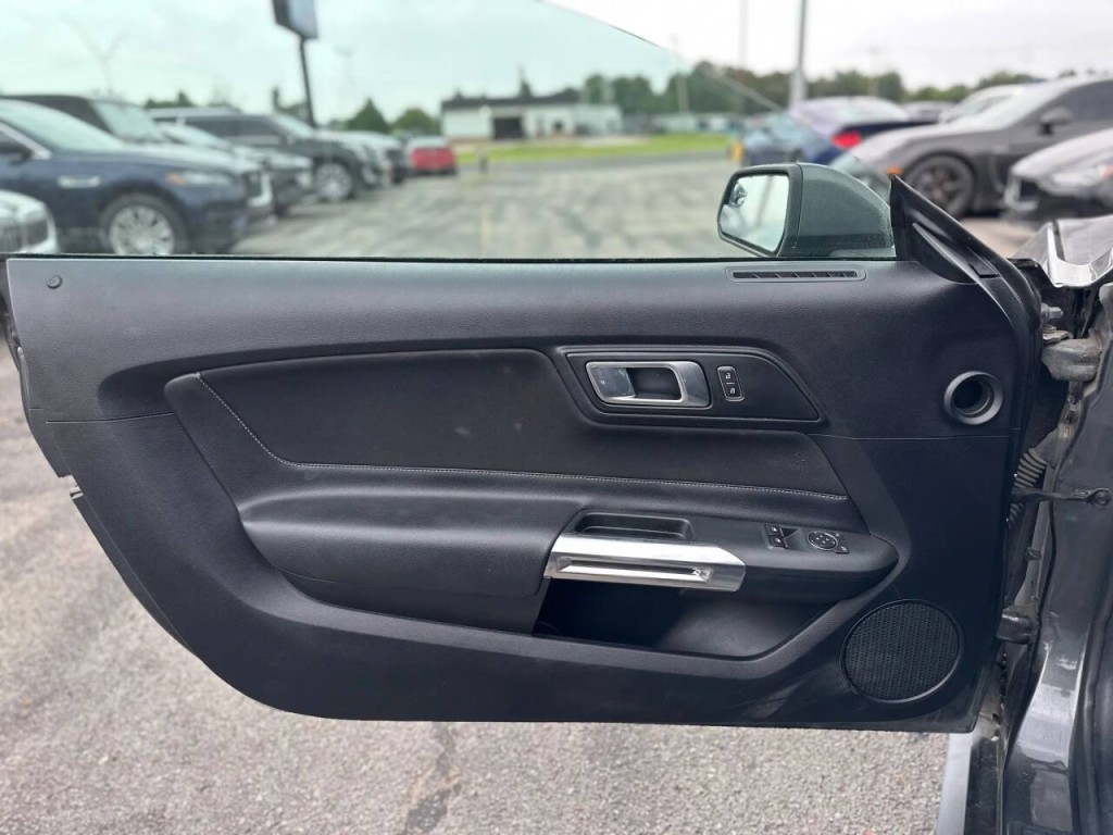 2019 Ford Mustang Image 14