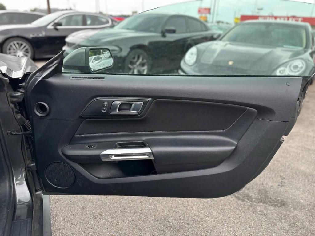 2019 Ford Mustang Image 15