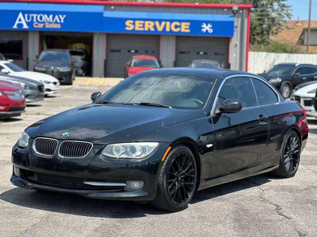 2011 BMW 3 Series Image 2