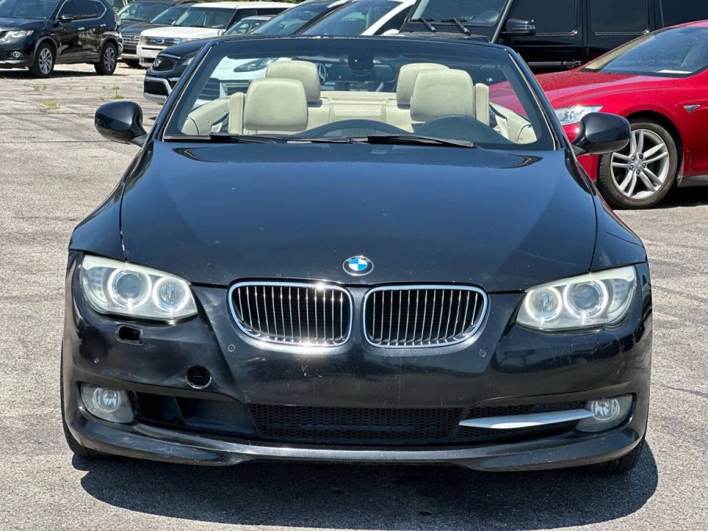2011 BMW 3 Series Image 3