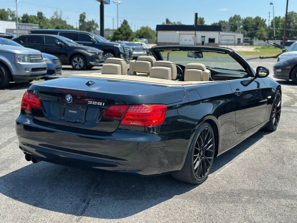 2011 BMW 3 Series Image 9