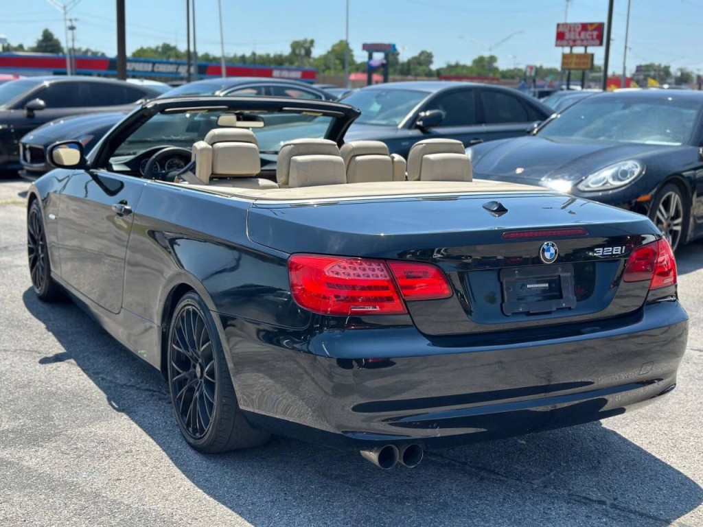 2011 BMW 3 Series Image 13