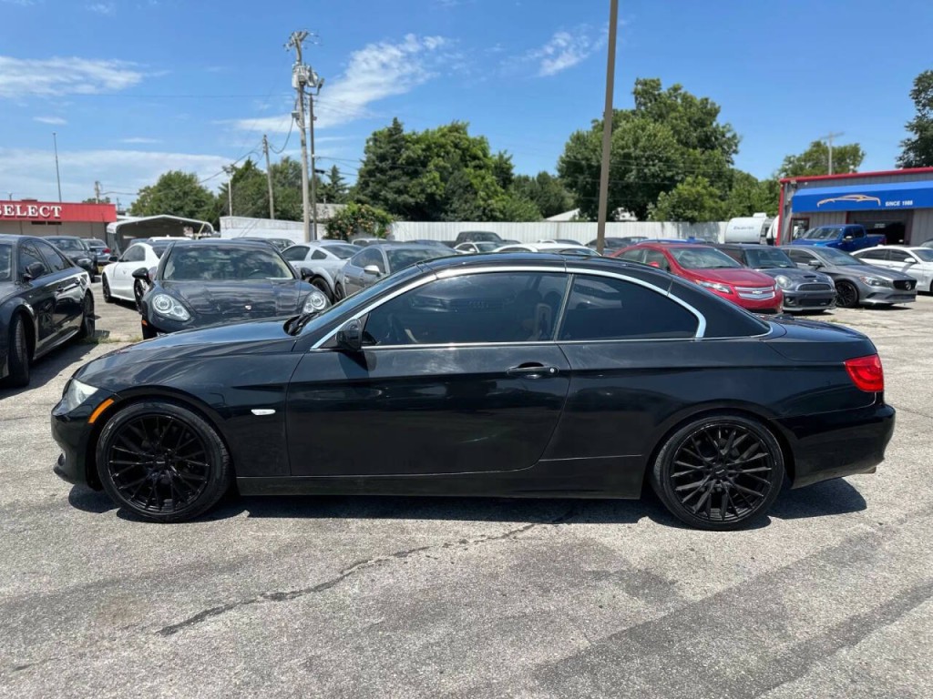 2011 BMW 3 Series Image 16