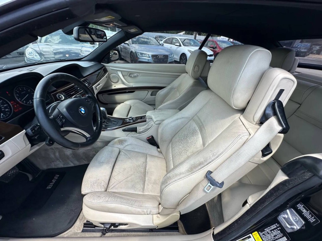 2011 BMW 3 Series Image 17