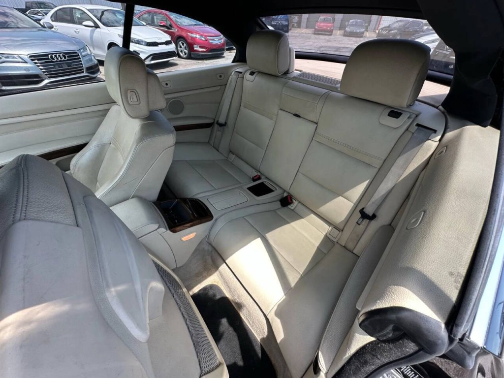 2011 BMW 3 Series Image 19
