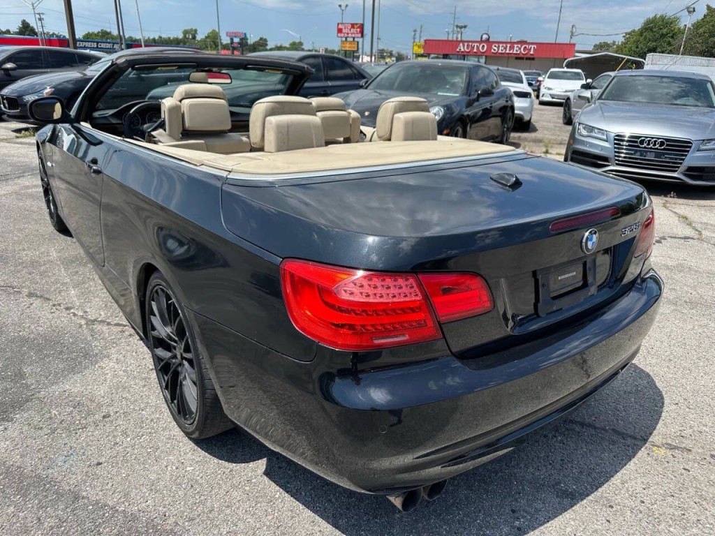 2011 BMW 3 Series Image 34
