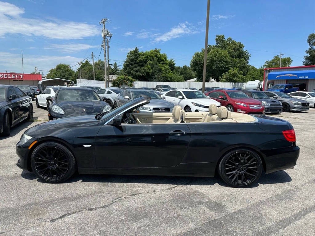 2011 BMW 3 Series Image 35