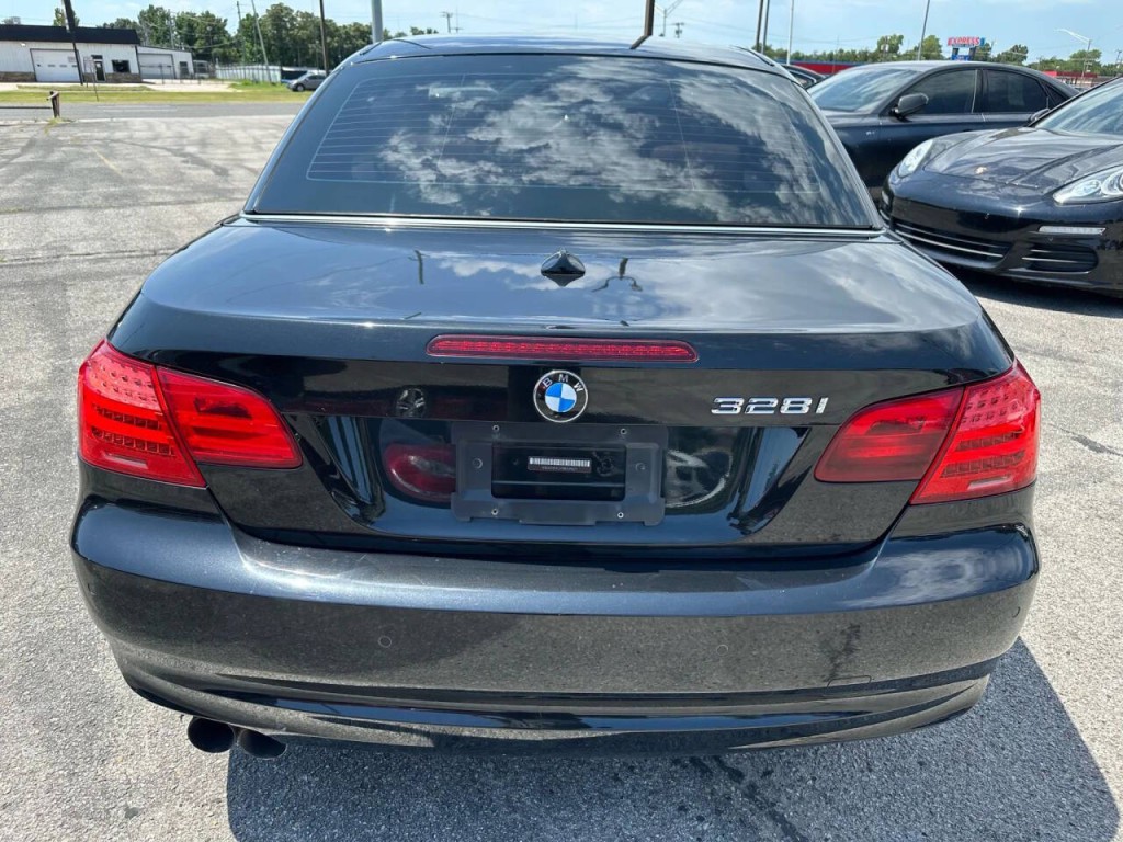 2011 BMW 3 Series Image 41