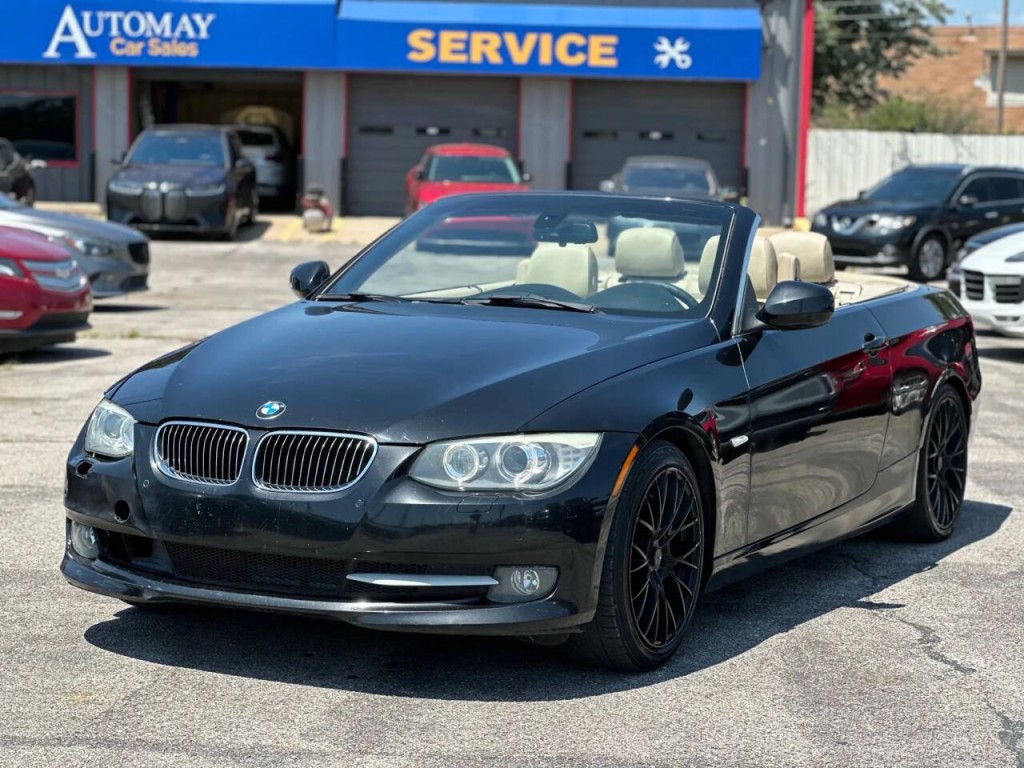2011 BMW 3 Series Image 1