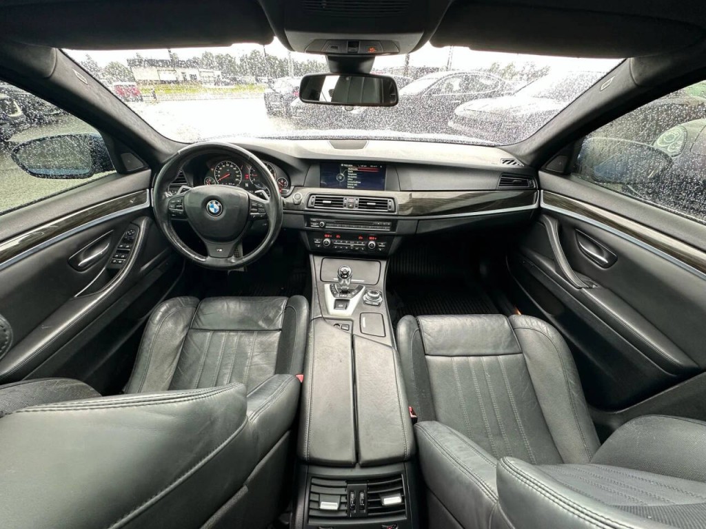 2013 BMW M5 Image 12