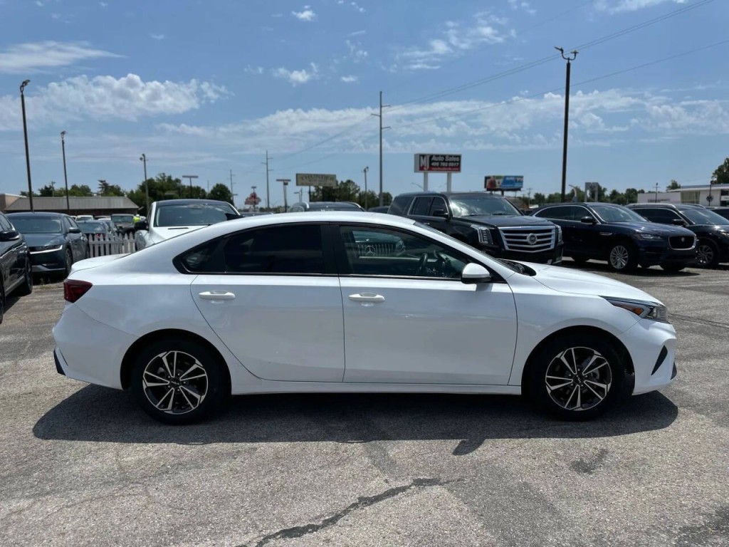 2024 Kia Forte Image 5