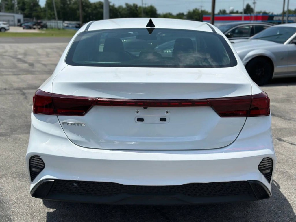 2024 Kia Forte Image 7