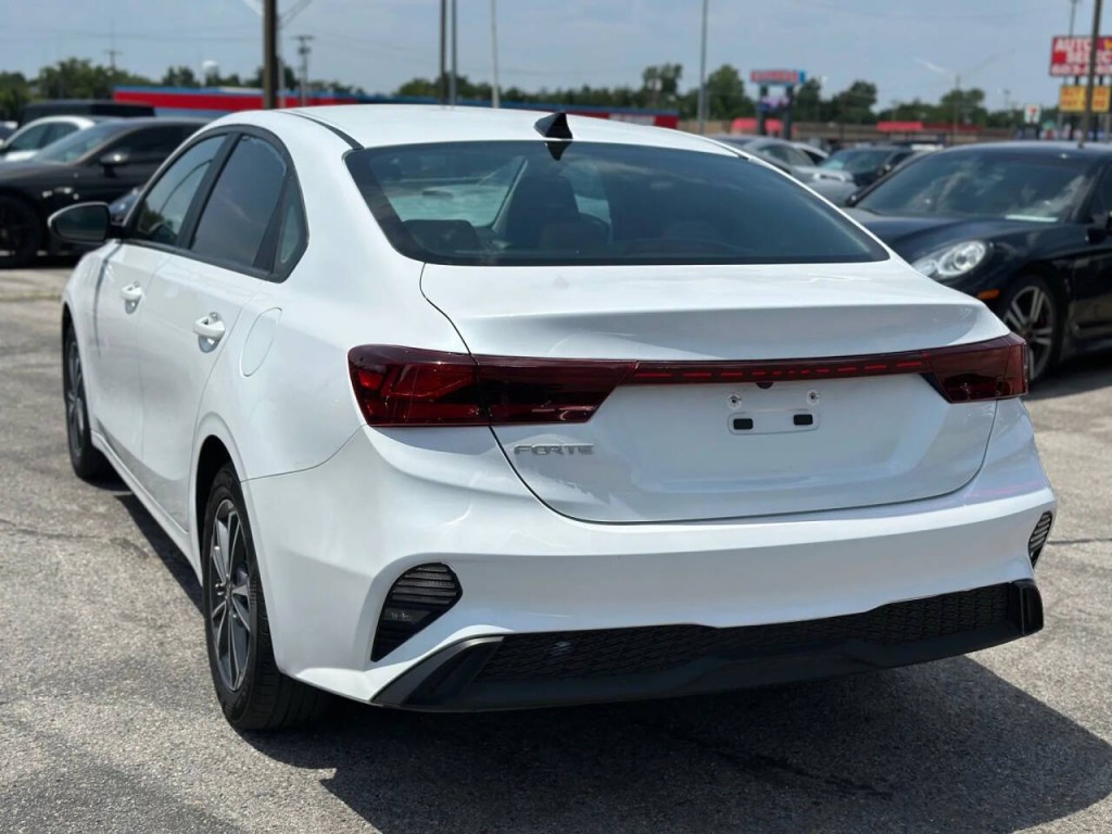 2024 Kia Forte Image 8