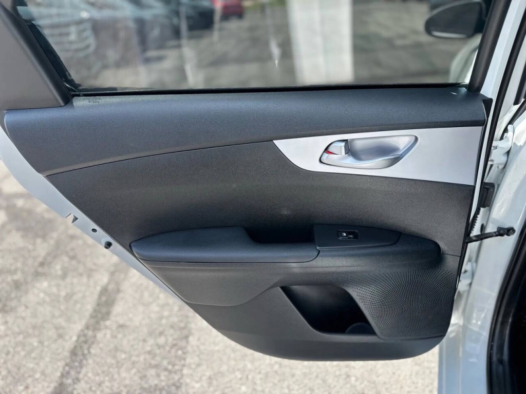 2024 Kia Forte Image 21