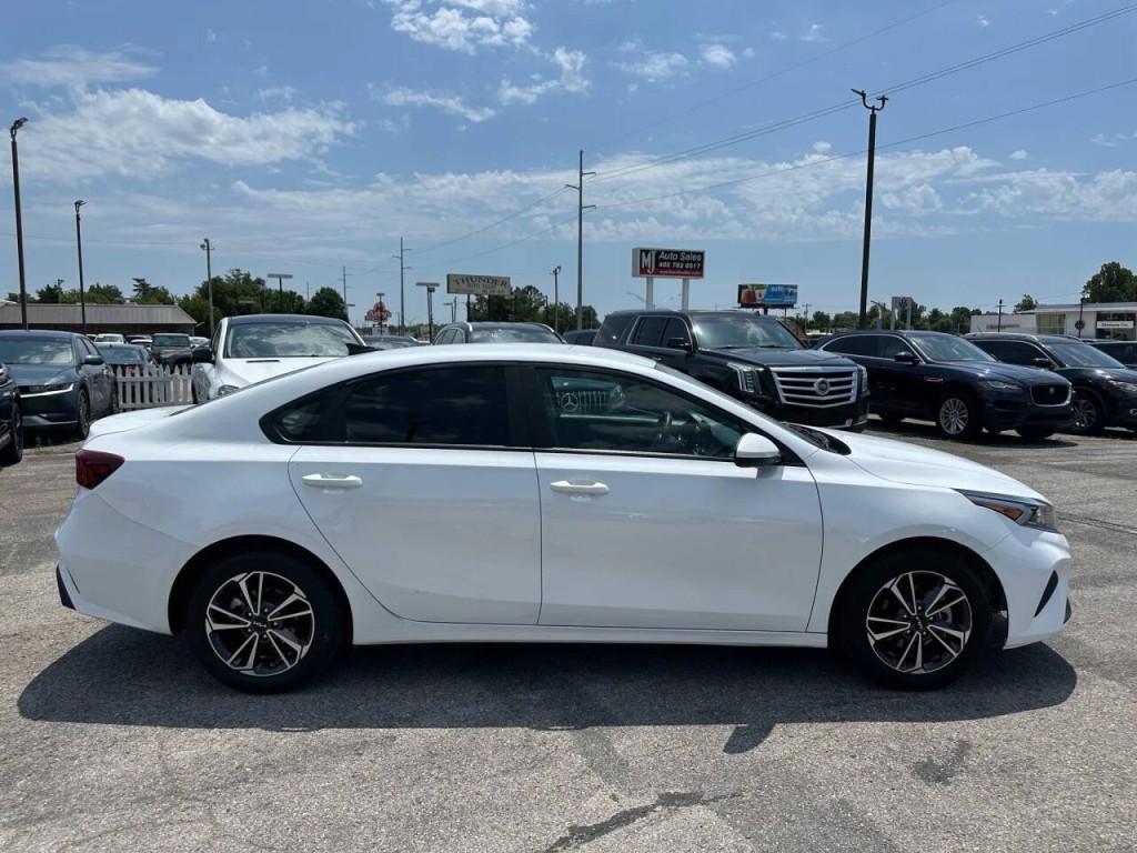 2024 Kia Forte Image 31