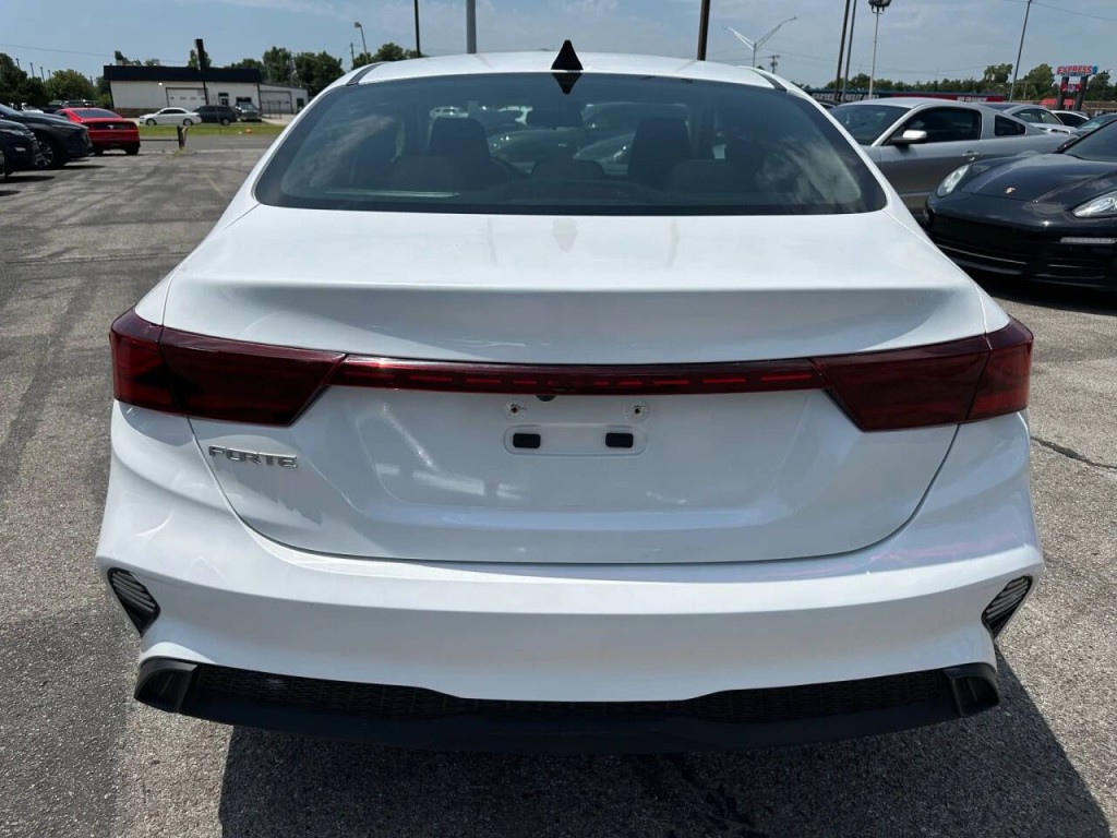 2024 Kia Forte Image 33