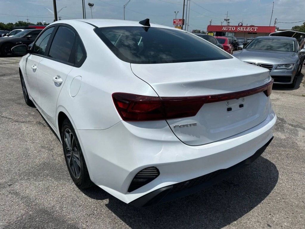 2024 Kia Forte Image 34