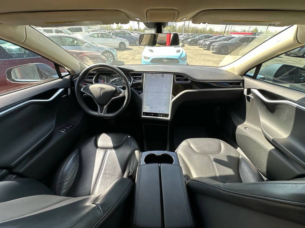 2014 Tesla Model S Image 2